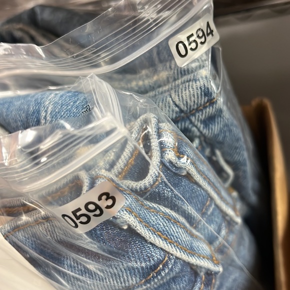 NWT Abercrombie & Fitch 34, 18 L Long 90s Straight Ultra High Rise Distressed - Picture 12 of 12